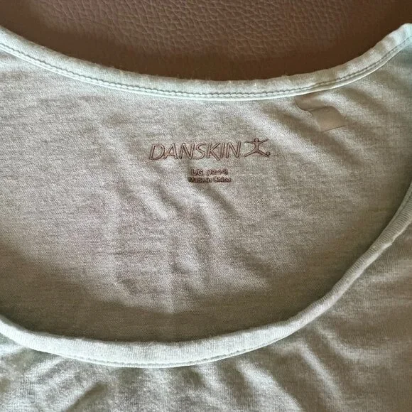 BUNDLE (5) OF WOMEN’S TANK WORKOUT SLEEVELESS TOPS (Medium and Large) - Picture 6 of 10